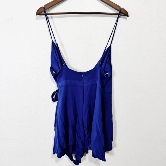 Lulus navy blue short romper medium - Picture 6 of 6